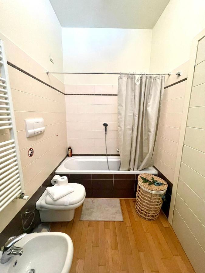 Luxury Four-Room Apartment In Monza Centro - 2 Min Walk To Train Station Экстерьер фото