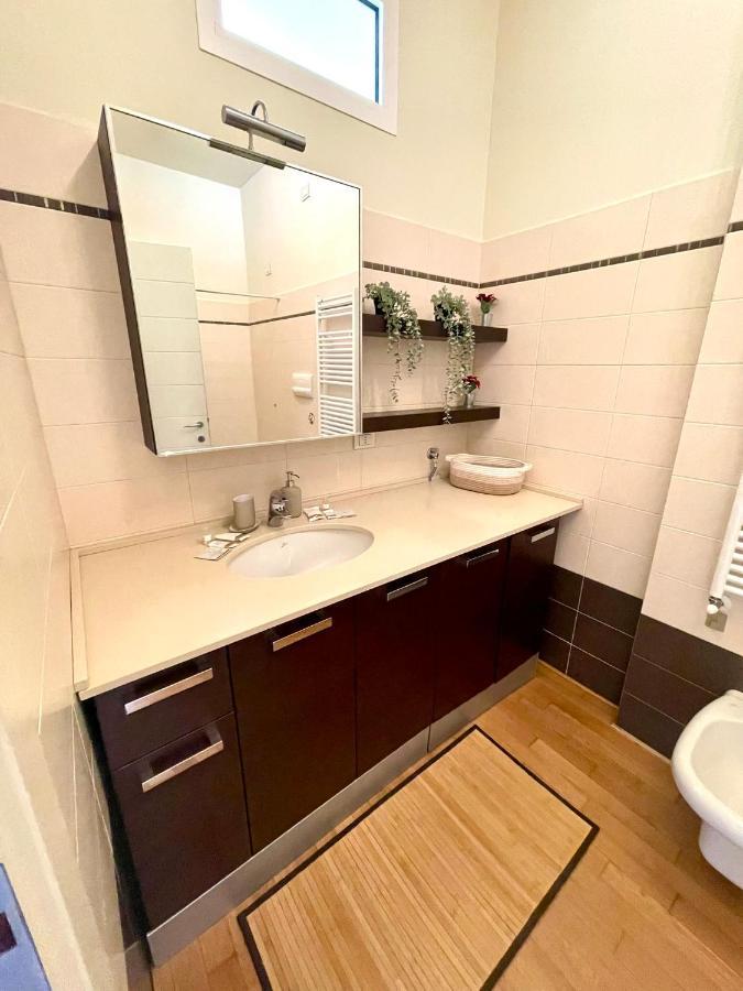 Luxury Four-Room Apartment In Monza Centro - 2 Min Walk To Train Station Экстерьер фото