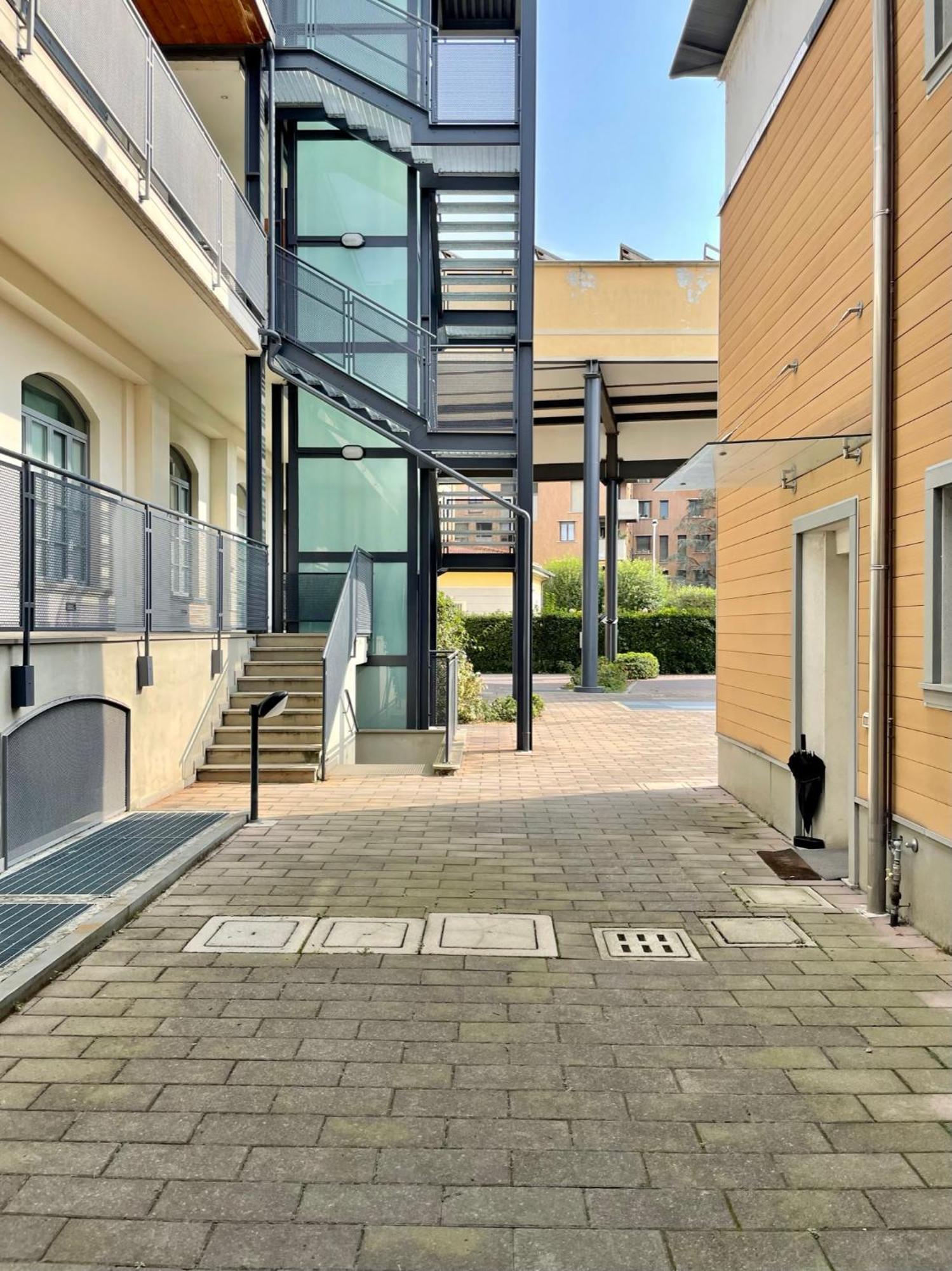 Luxury Four-Room Apartment In Monza Centro - 2 Min Walk To Train Station Экстерьер фото